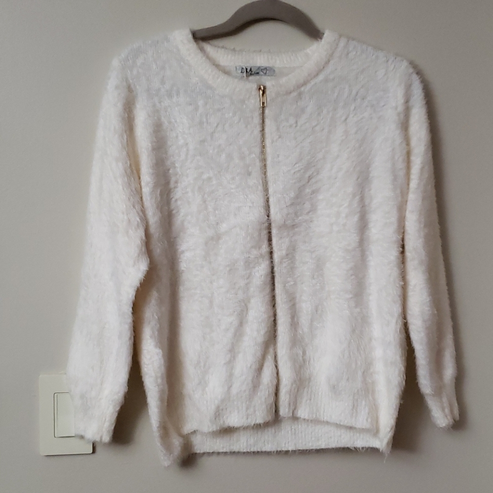 L&A Fashion fluffy sweater